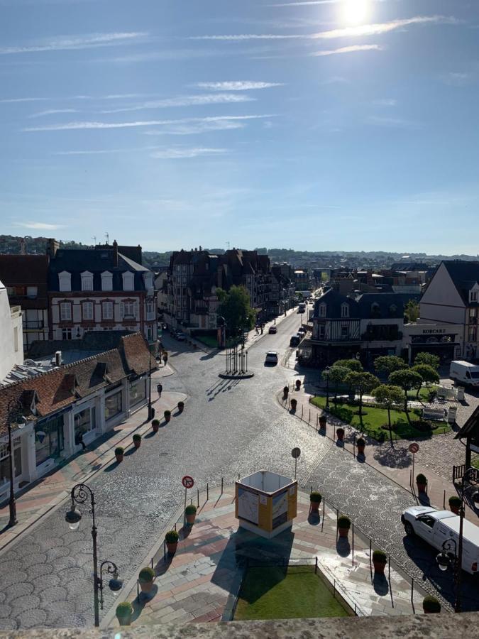 Duplex Au Coeur De Deauville Avec Vue Imprenable Et Parking Prive 외부 사진